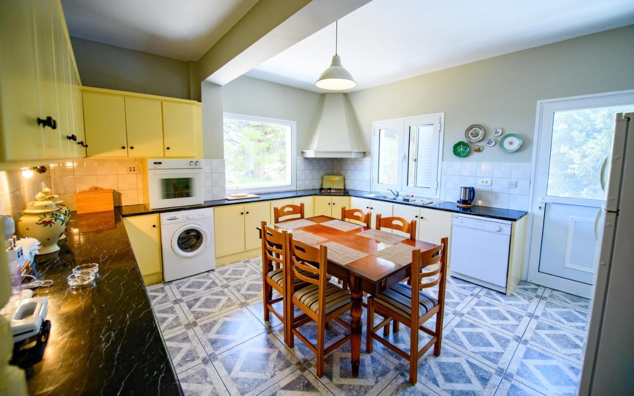 Pessada Bay Studios And Apartments Pesádha Екстериор снимка