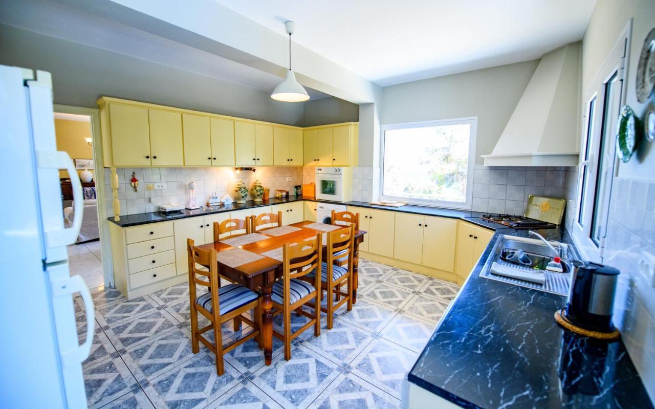 Pessada Bay Studios And Apartments Pesádha Екстериор снимка