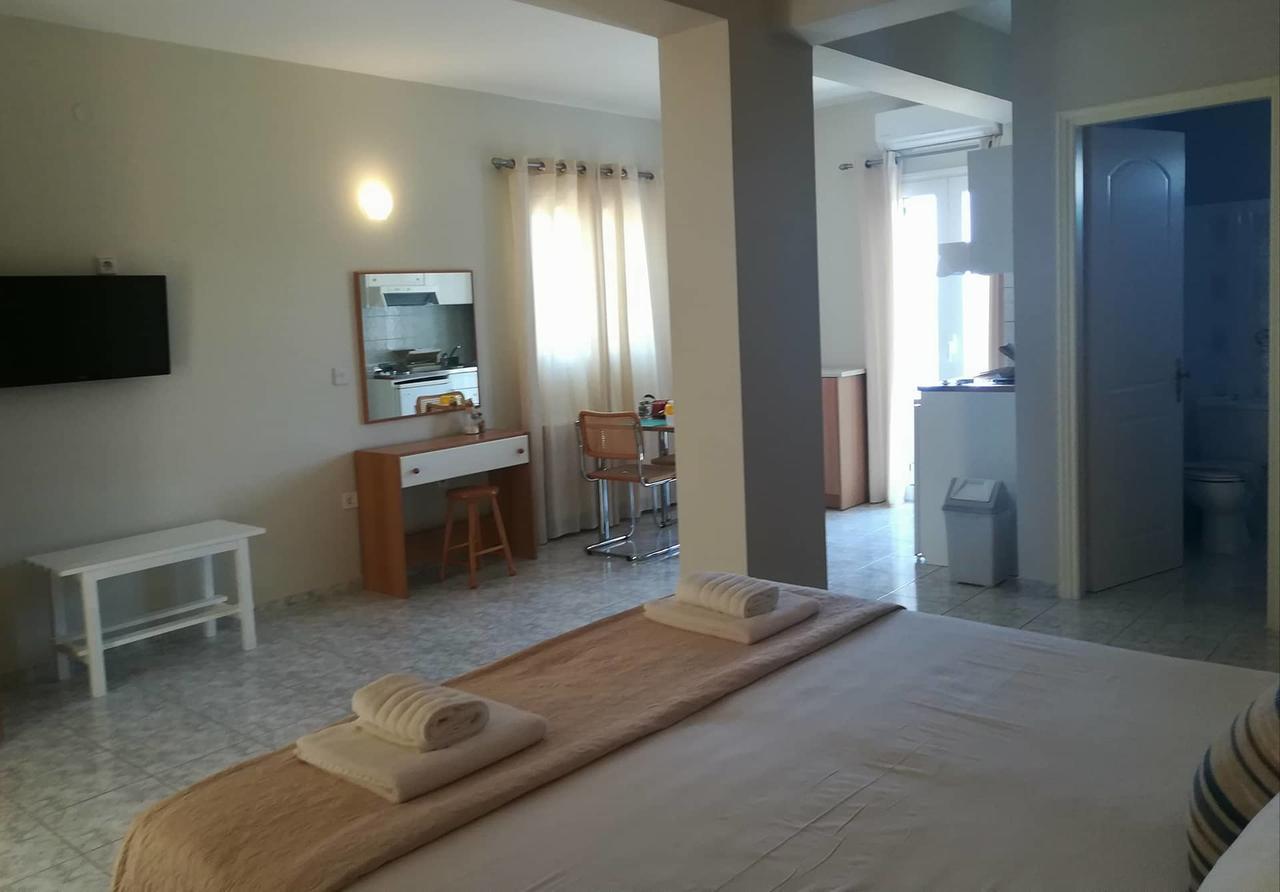 Pessada Bay Studios And Apartments Pesádha Екстериор снимка